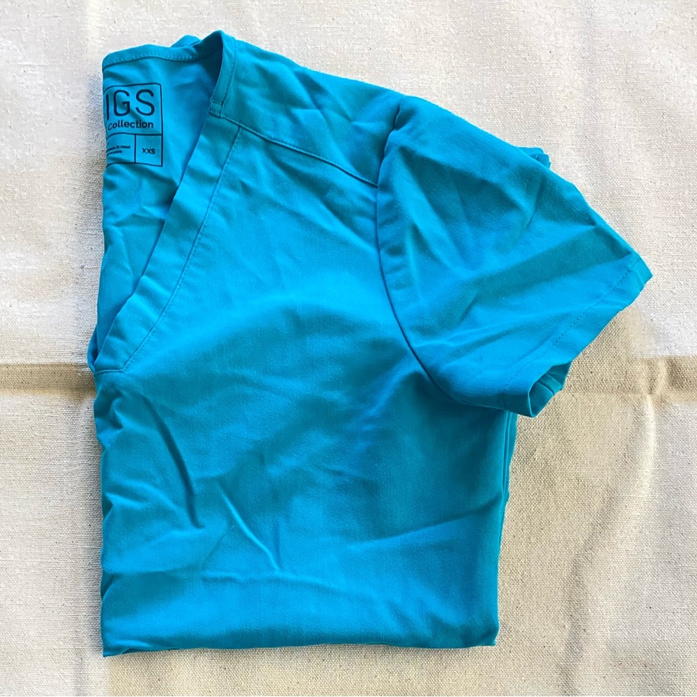 Vibrant Blue Figs Scrub Set